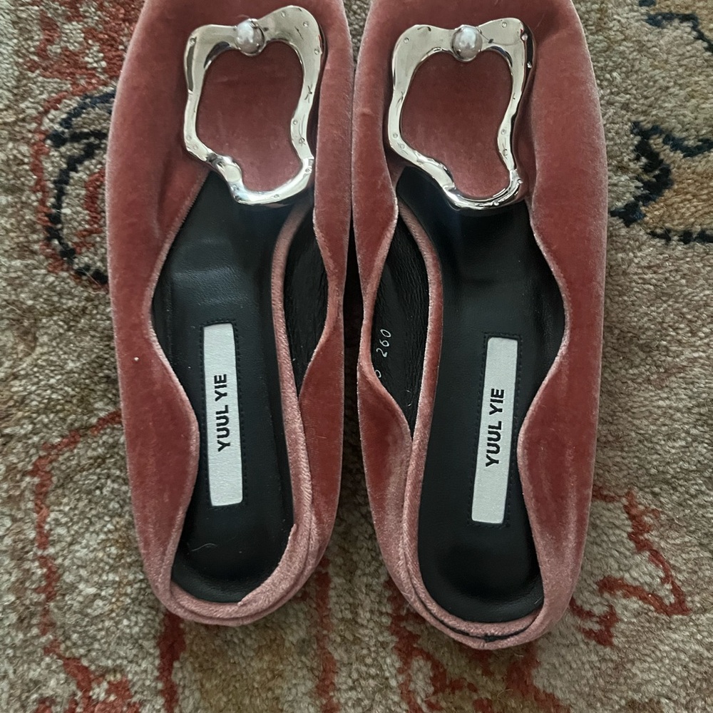 YUUL YIE Pink Velvet Women's Shoes